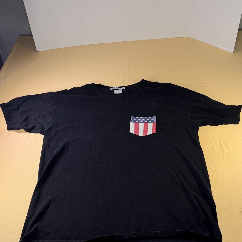 Venley men’s extra large T-shirt black with the American flag pocket